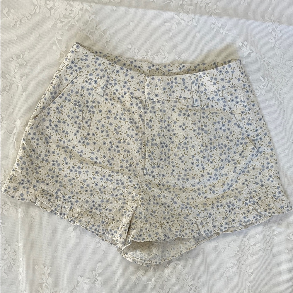 Floral High-Rise Shorts Cream with Blue Flowers All Over Embroidery Sz Small JR